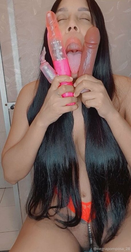 negrapomposa 28 onlyfans leakes