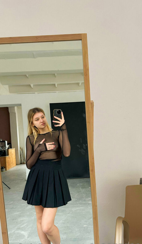 pervokursnica xxx only fans