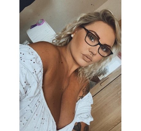 Roxanne Collacott is on onlyfans