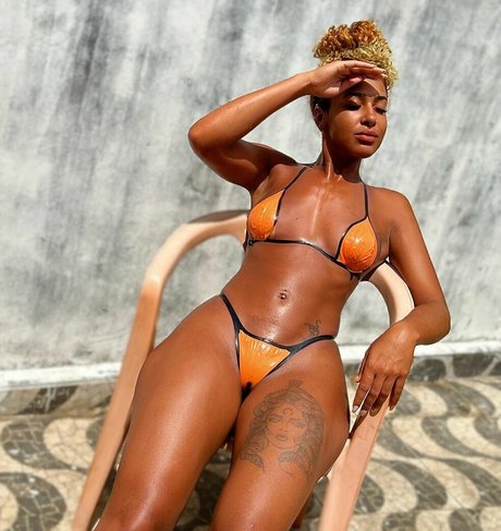 Emelly Souza onlyfans nude leaks