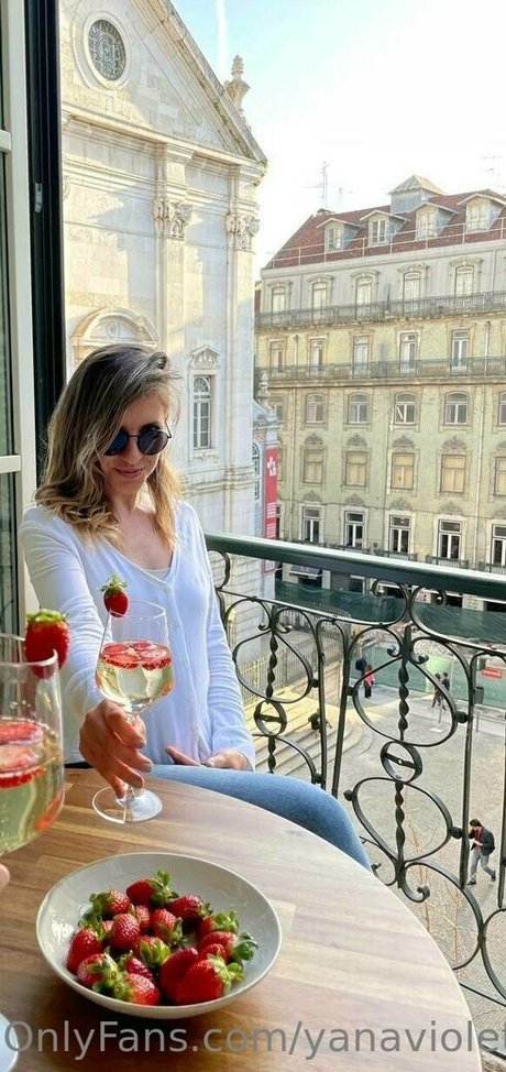 yanaviolet nude onlyfans pics