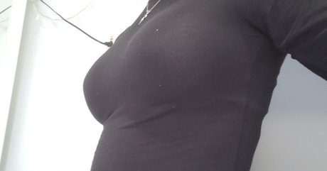 gothravemom onlyfans model photo