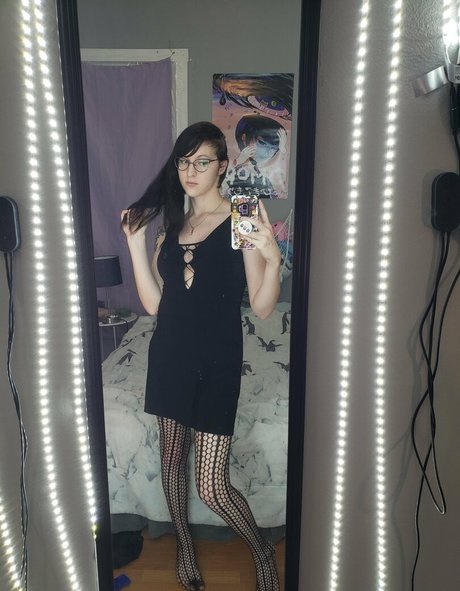 gothravemom onlyfans content type