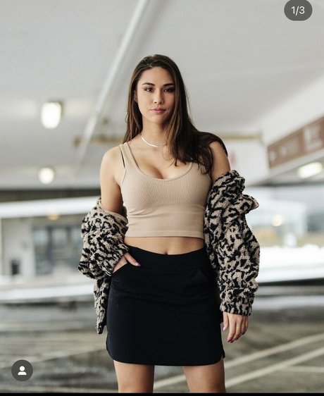 Sarah Decker ass onlyfans