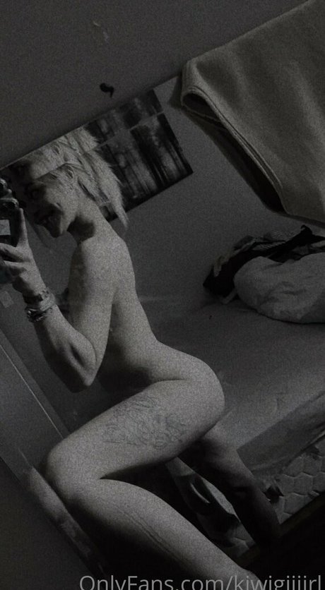 kiwigiiiirl onlyfans strip tease