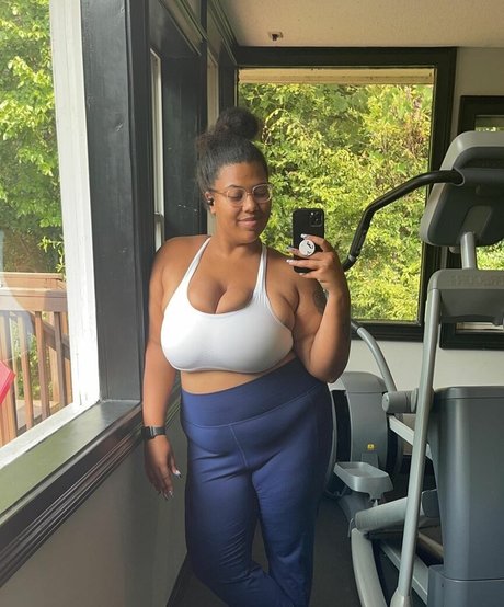 WeightOffAsh onlyfans strip tease