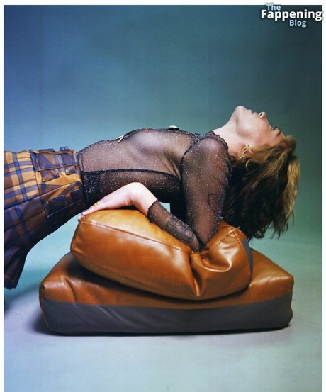 Violett Beane onlyfans images