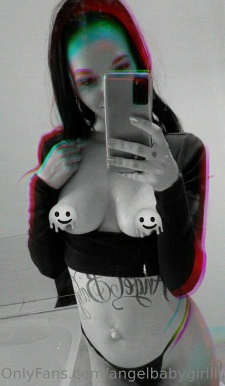 angelbabygirllll strip onlyfans