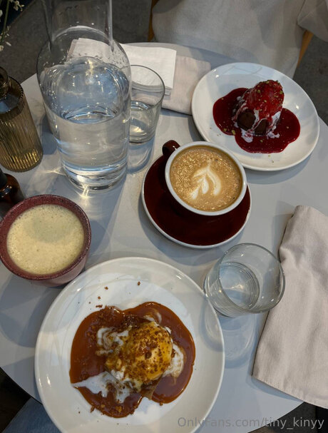 Tiny Kinyy onlyfans model