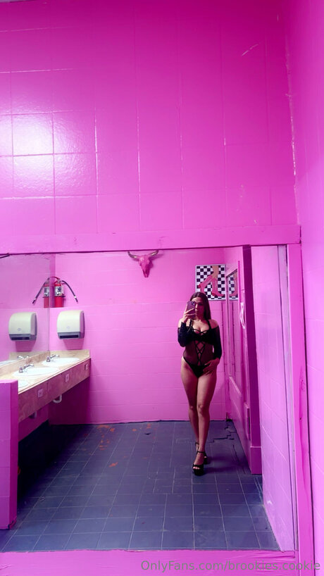 Brookies Cookie feet onlyfans