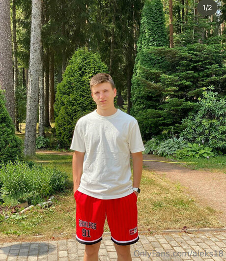 Aleks18 topless onlyfans