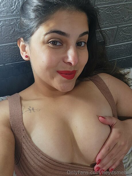 Heyitsmebia topless onlyfans