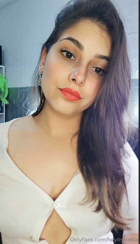 Heyitsmebia is on onlyfans