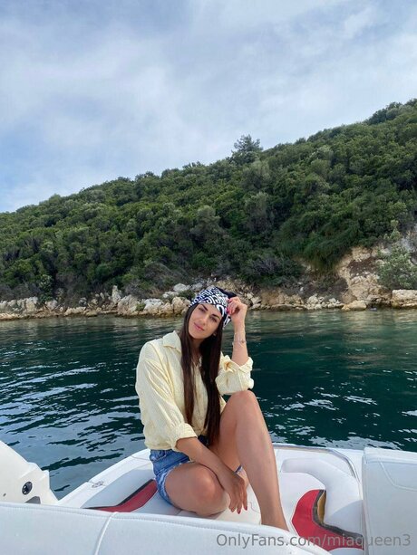 Miaqueen3 only fans leaks