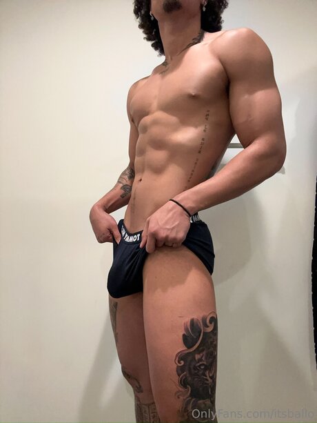 Itsball0 onlyfans content