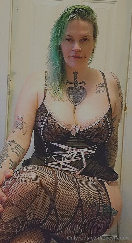 Eveshadow only fans pic