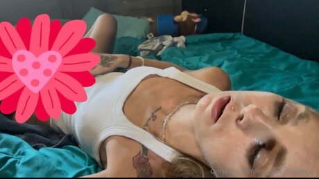 Lets Get Naughtyy onlyfans striptease