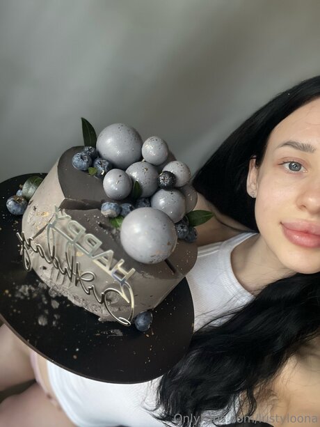 Lustyloona onlyfans picture