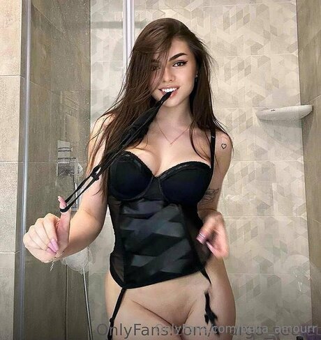 Bella Amourr onlyfans leaks