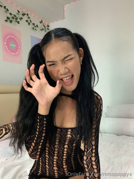 Misspoppyx nude onlyfans pics