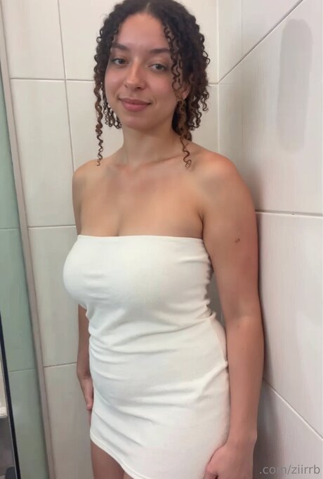 Sunny Bell only fans pic