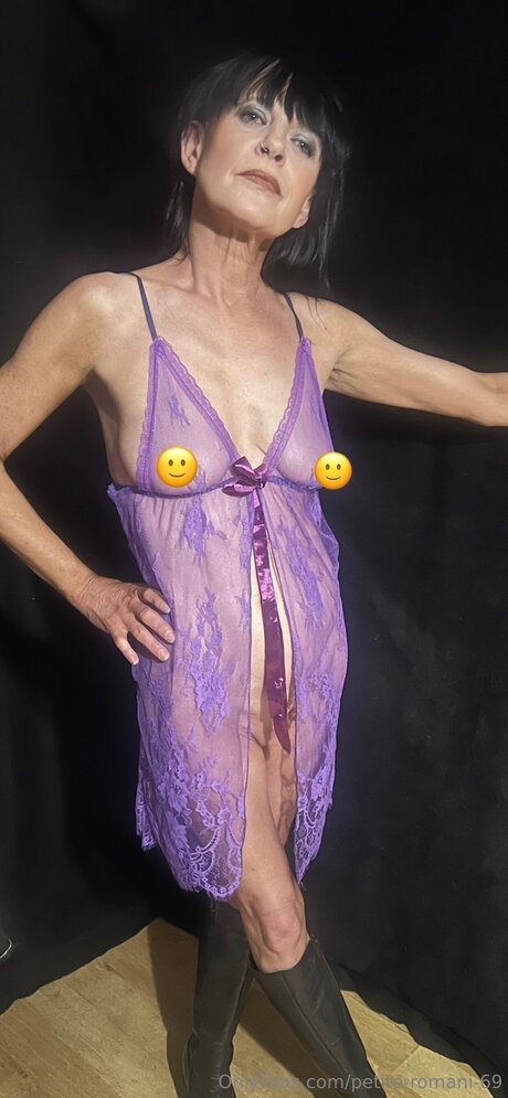 Petite Romani 69 onlyfans leaks nudes