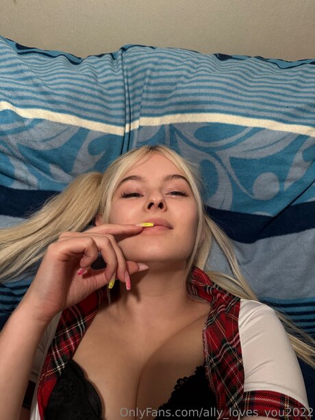 Ally Loves You2022 onlyfans naked pics