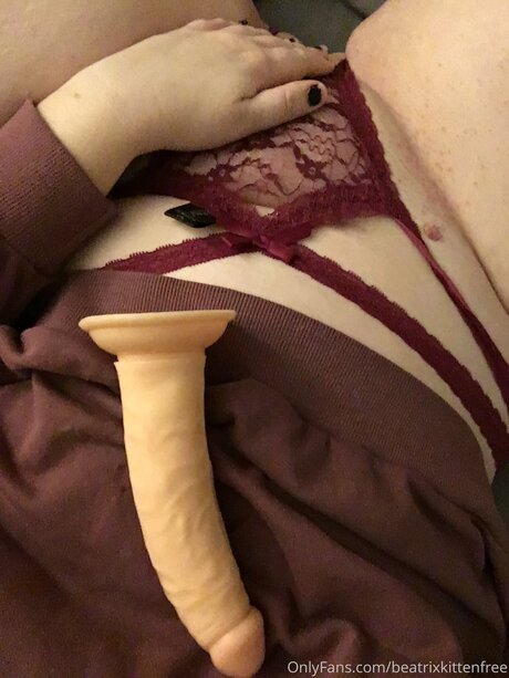 Beatrixkittenfree nude onlyfans leaks