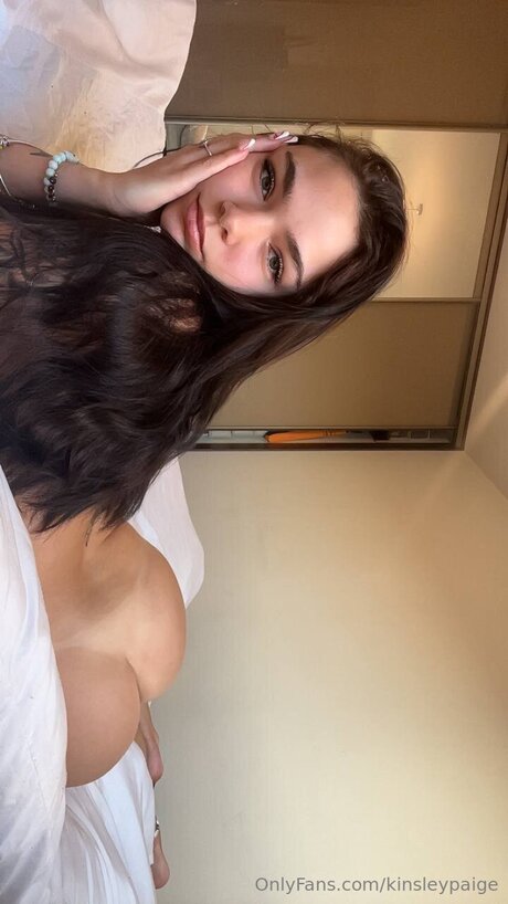 Kinsleypaige onlyfans topless