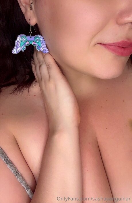 Sashasanguinar onlyfans model photo