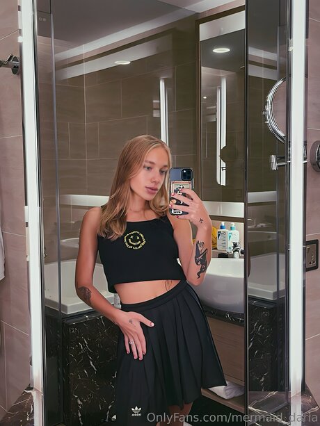 Mermaid Daria onlyfans strip tease