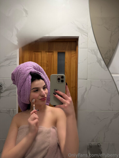 Ellyberry onlyfans nude pictures