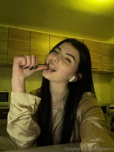 Ellyberry only fans pictures