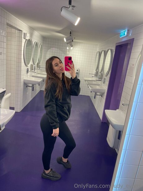 Judy Evans onlyfans leaks