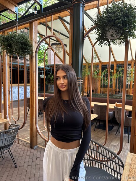 Amelia Lovis pics onlyfans