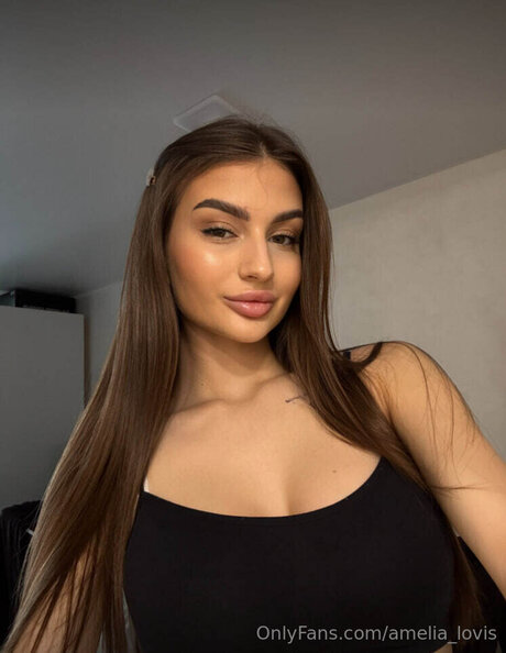 Amelia Lovis onlyfans photos