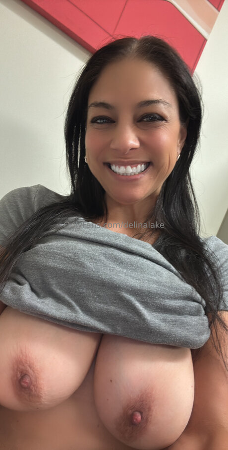 Delinalake onlyfans boobs