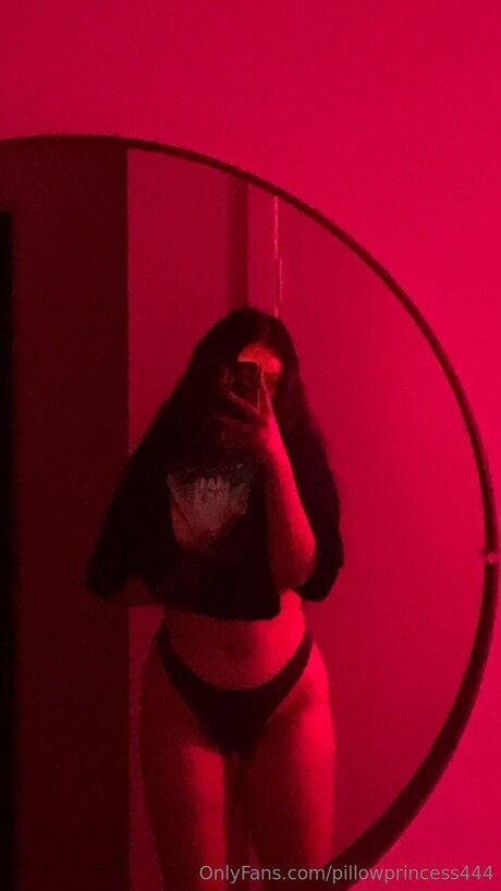 Pillowprincess444 onlyfans naked leaked