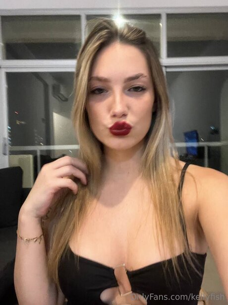 Kellyfish strip onlyfans