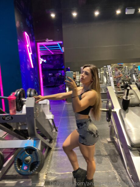 Anargentiniangirlone onlyfans desnuda