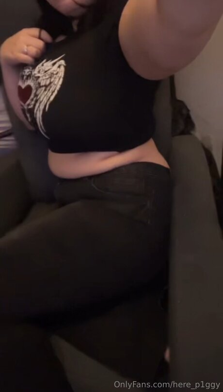 Here P1ggy onlyfans topless