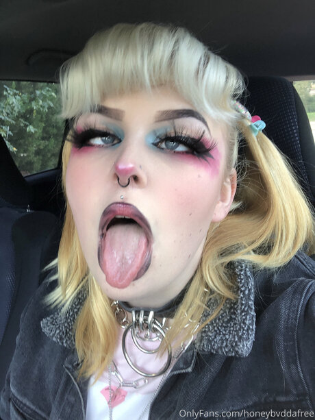 Honeybvddafree only fans review