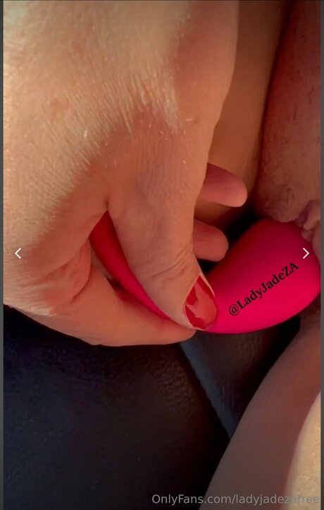 Ladyjadezafree is on onlyfans