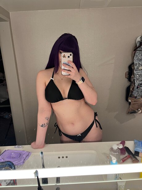 Mavarooniee naked only fans