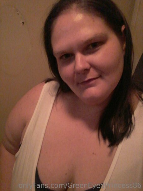 Greeneyedprincess86 feet onlyfans