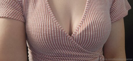 Dizzydaydreamzz onlyfans porn leaks
