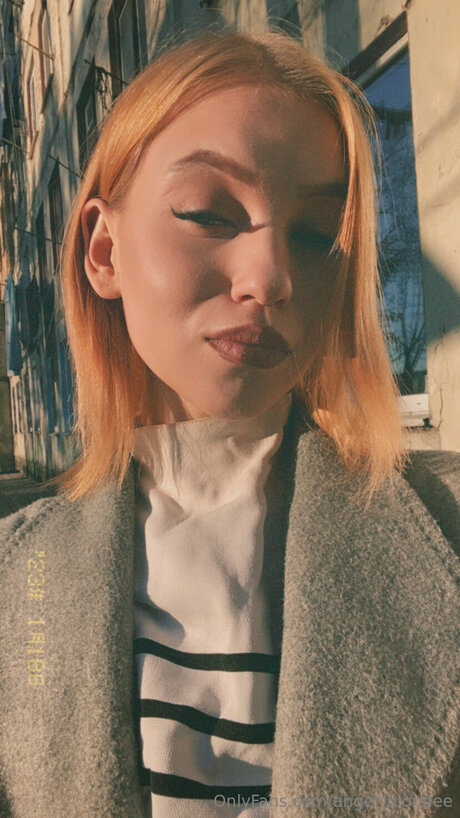 Angel Blondee ass onlyfans