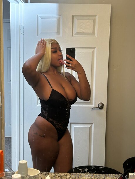 Toospicy Of onlyfans model images