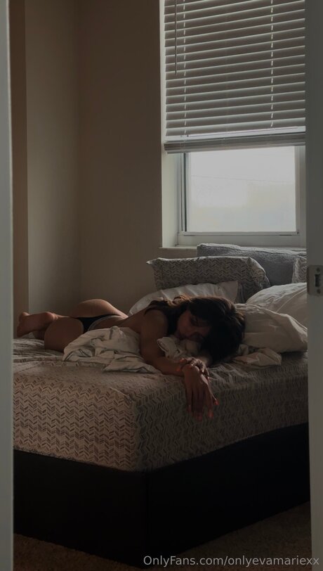 Onlyevamariexx nude onlyfans leak