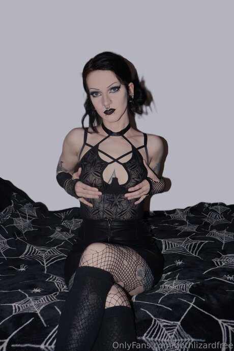 Gothlizardfree onlyfans nudes porn
